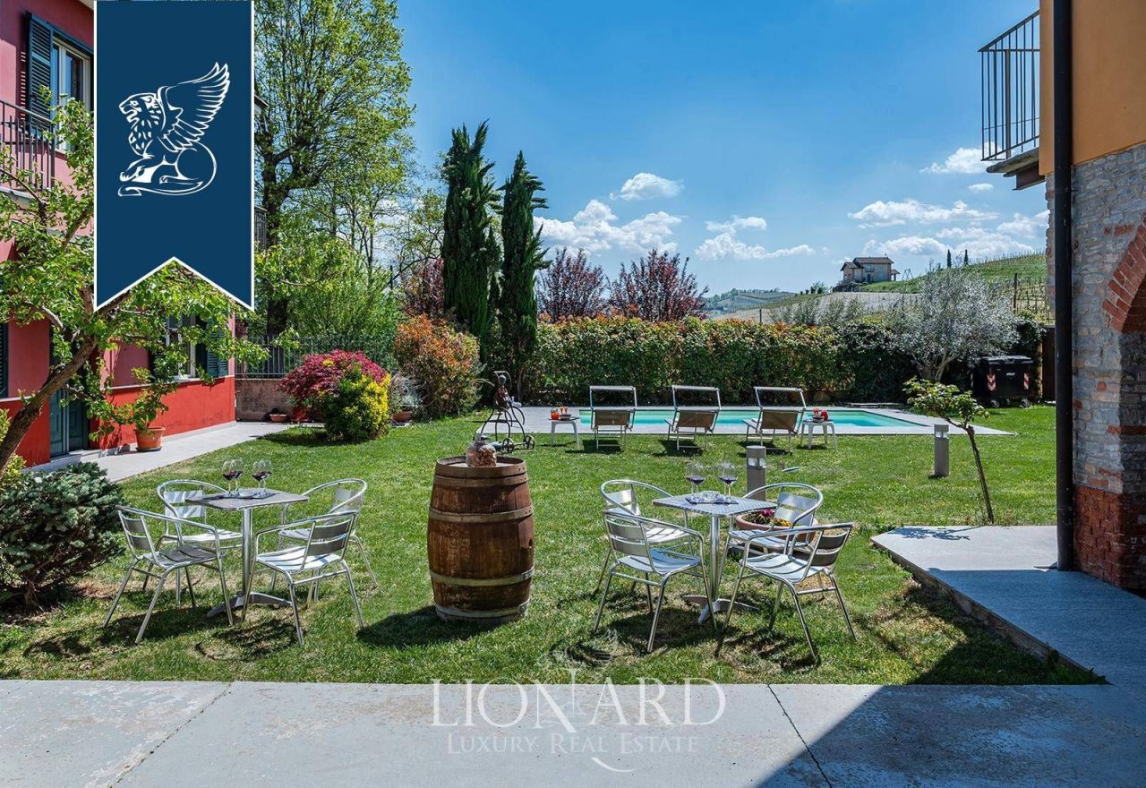 Farm in Asti, Italy, 1 000 m² - picture 12