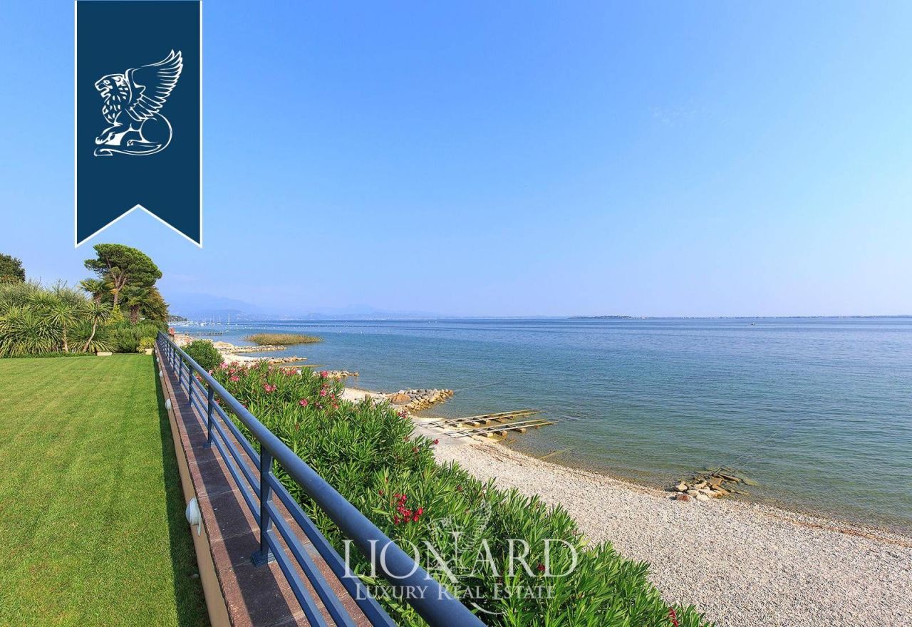 Villa in Padenghe sul Garda, Italy, 800 m² - picture 12