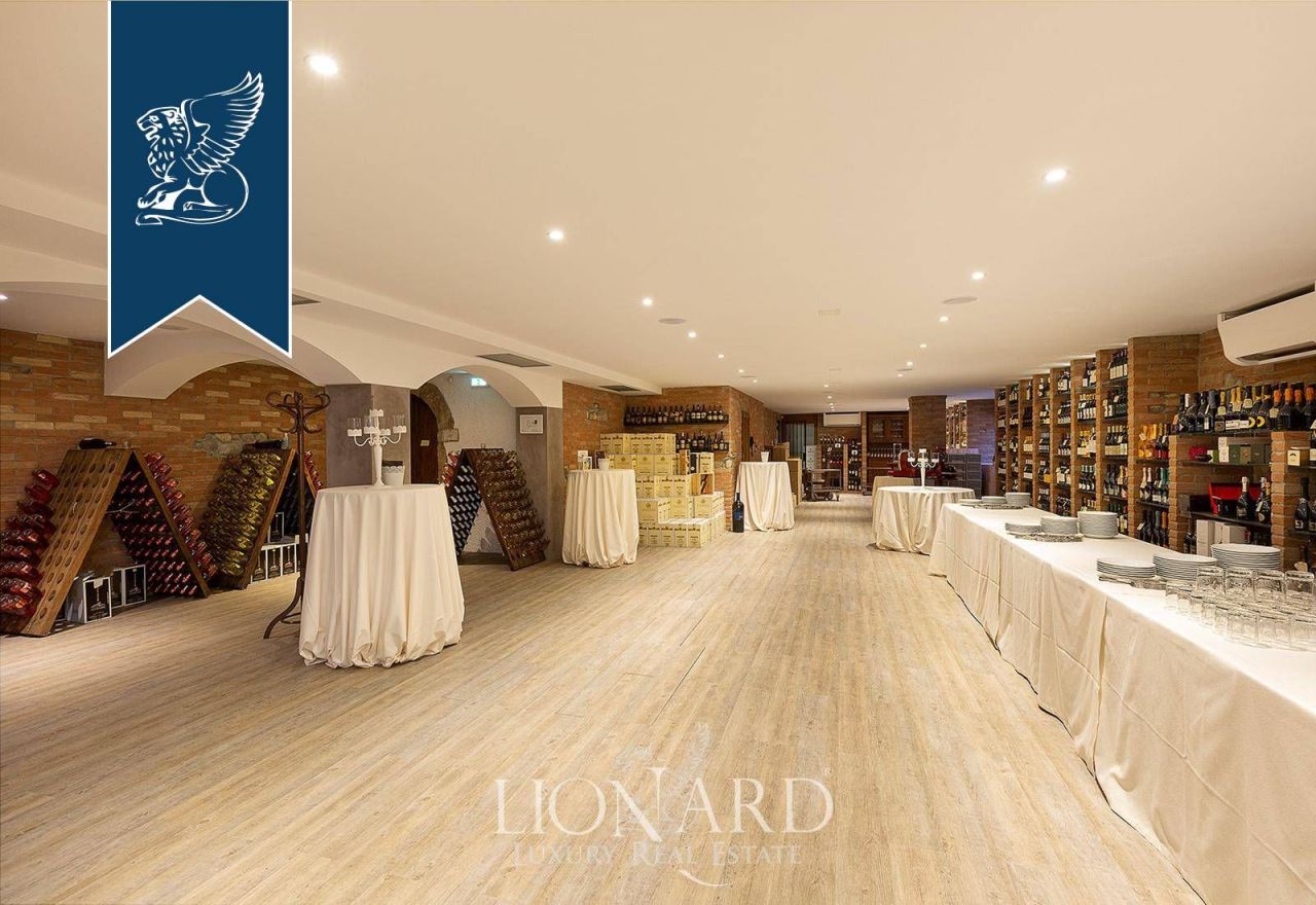 Granja en Monza, Italia, 3 700 m² - imagen 13