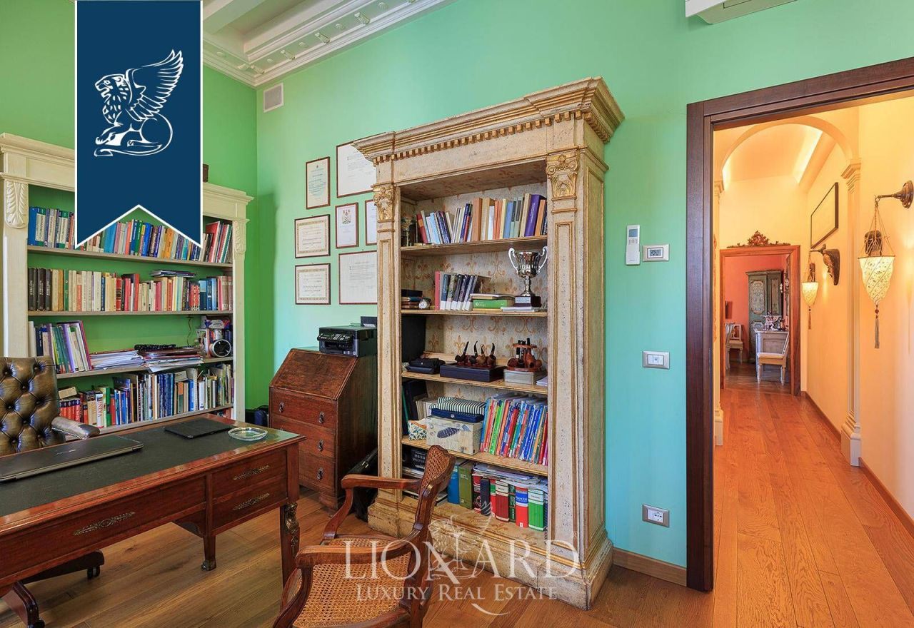 Apartment in Venice, Italy, 310 m² - picture 14