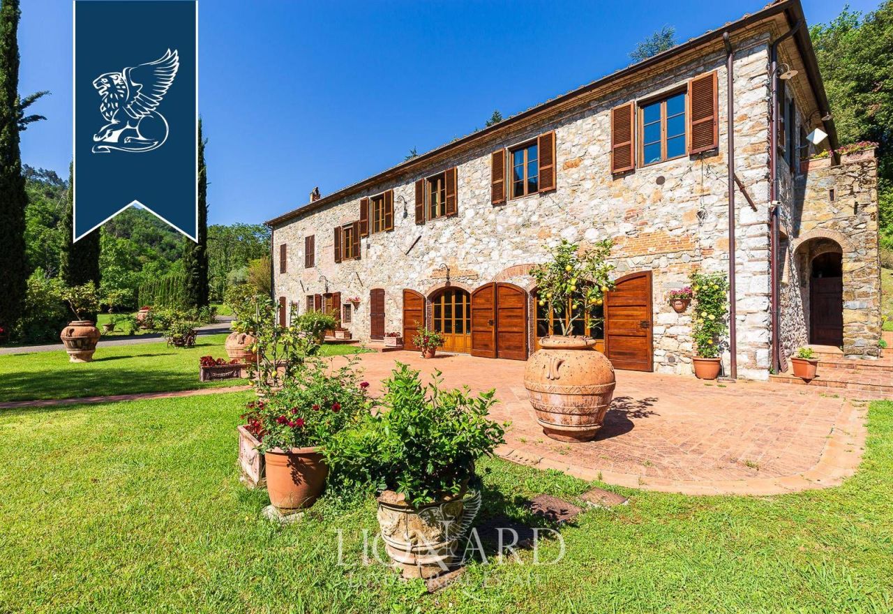 Farm in Lucca, Italy, 900 m² - picture 14