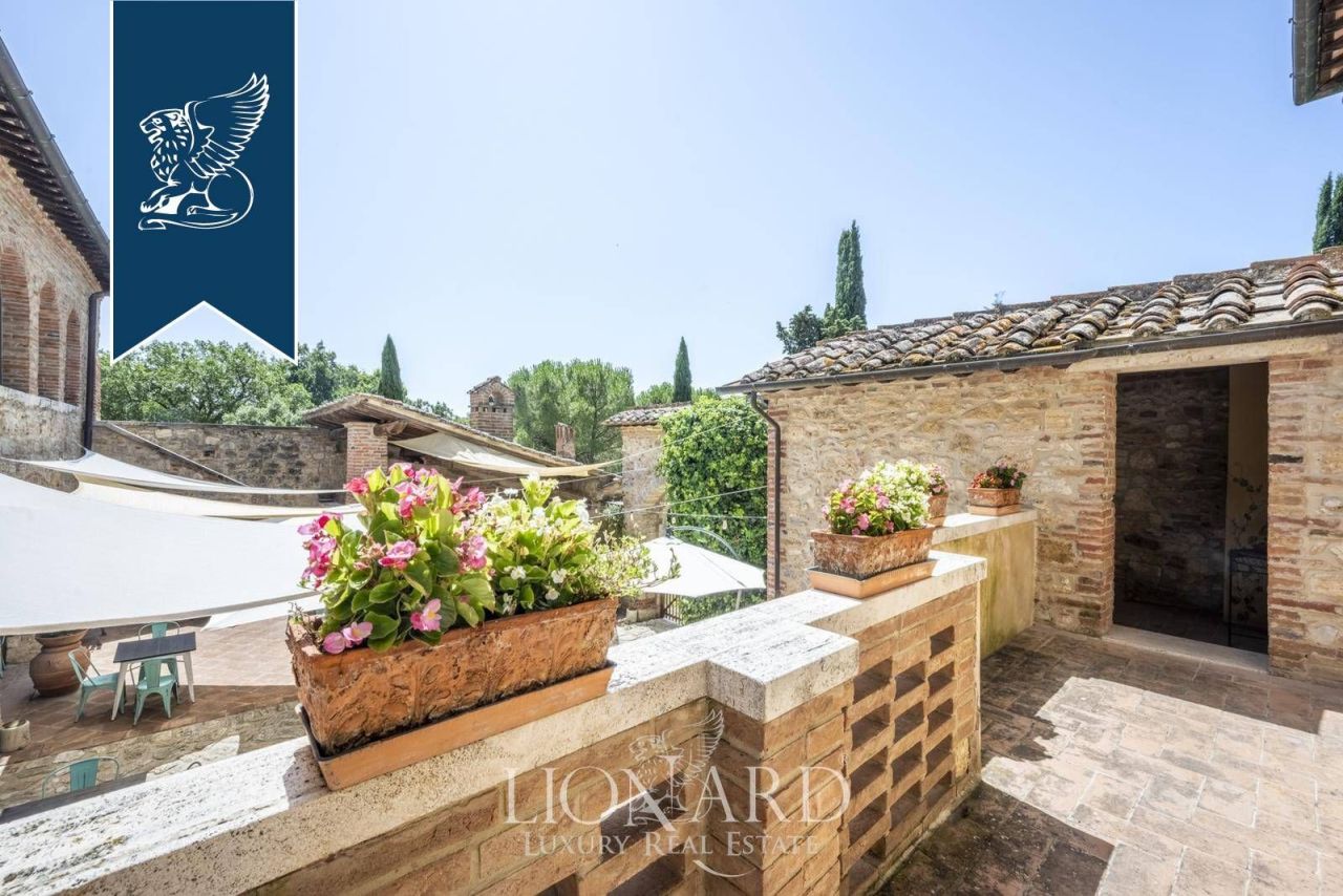 Granja en Siena, Italia, 800 m² - imagen 14