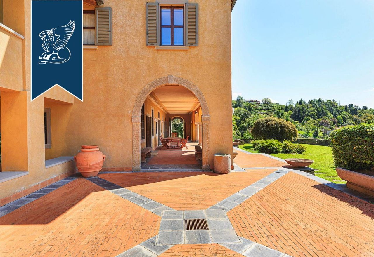 Villa in Bergamo, Italy, 1 500 m² - picture 14