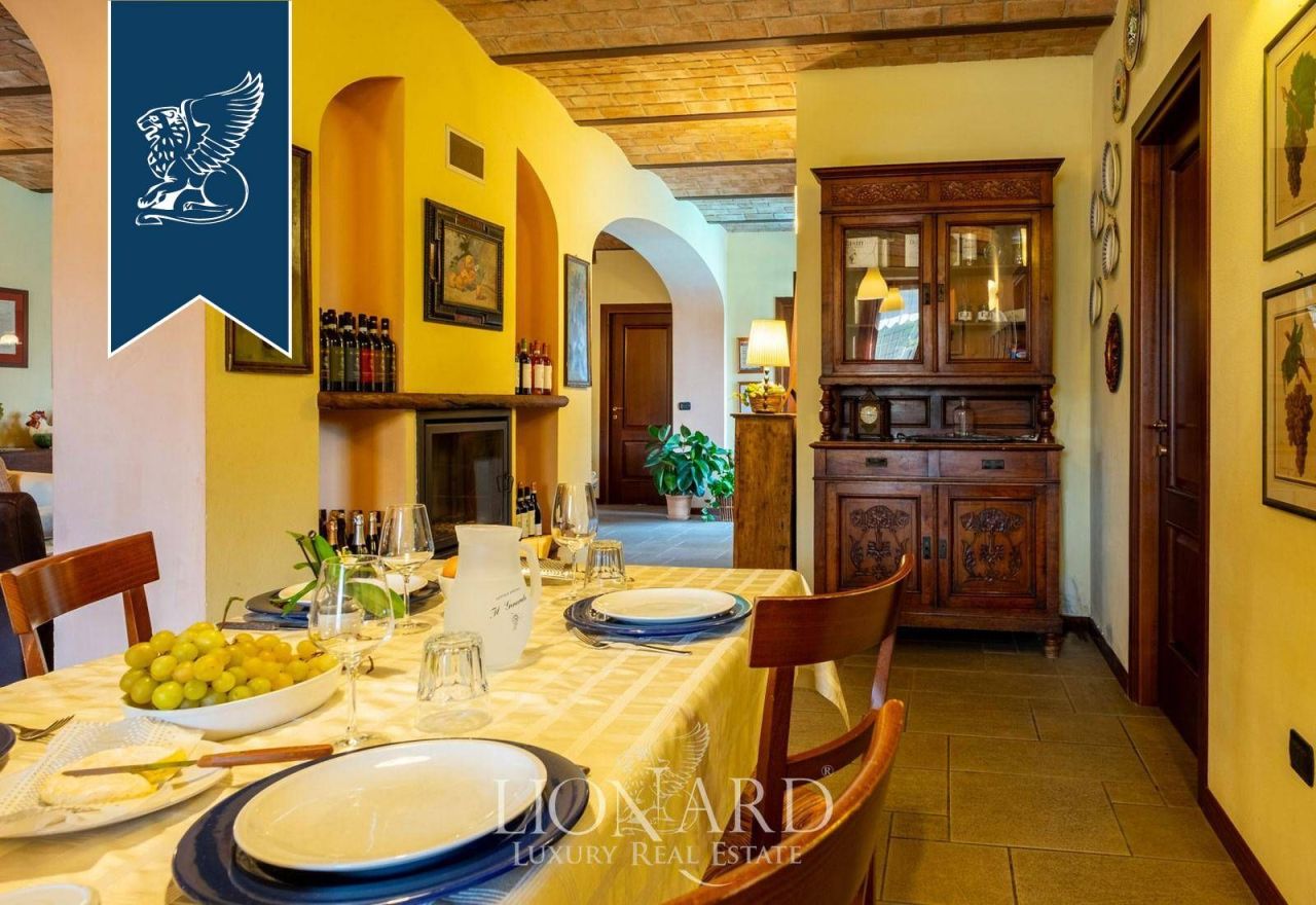 Villa in Cuneo, Italy, 700 m² - picture 13