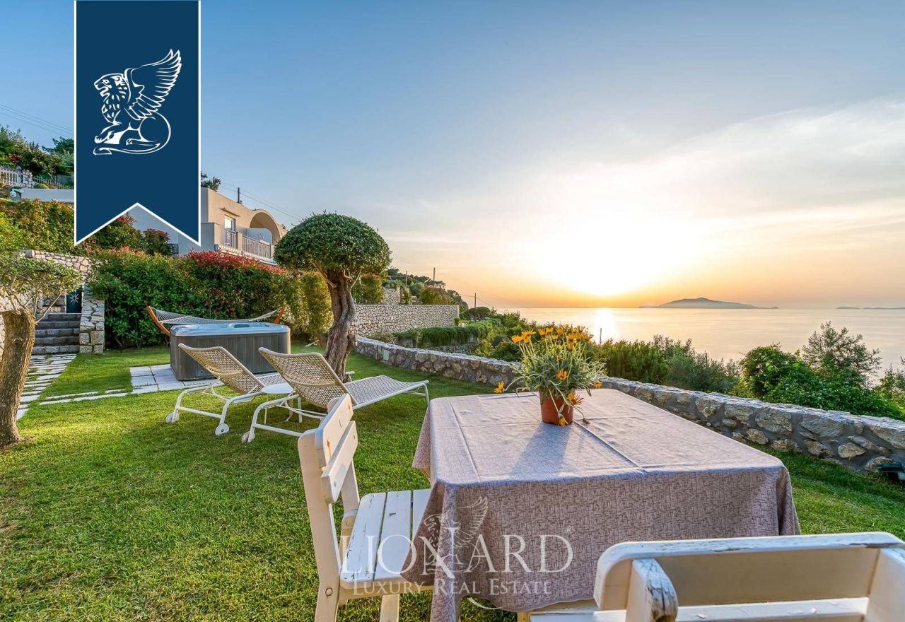 Villa à Naples, Italie, 360 m² - image 13