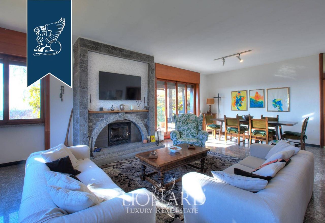 Villa en Arona, Italia, 1 500 m² - imagen 13