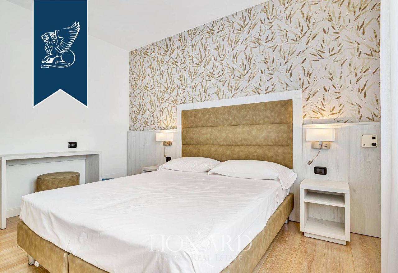 Hotel in Forte dei Marmi, Italy, 1 000 m² - picture 15