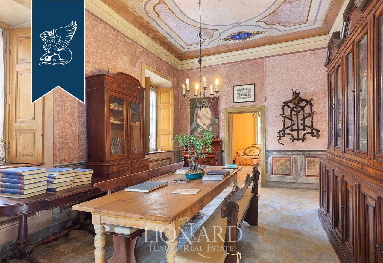 Castle in Varese, Italy, 4 200 m² - picture 15