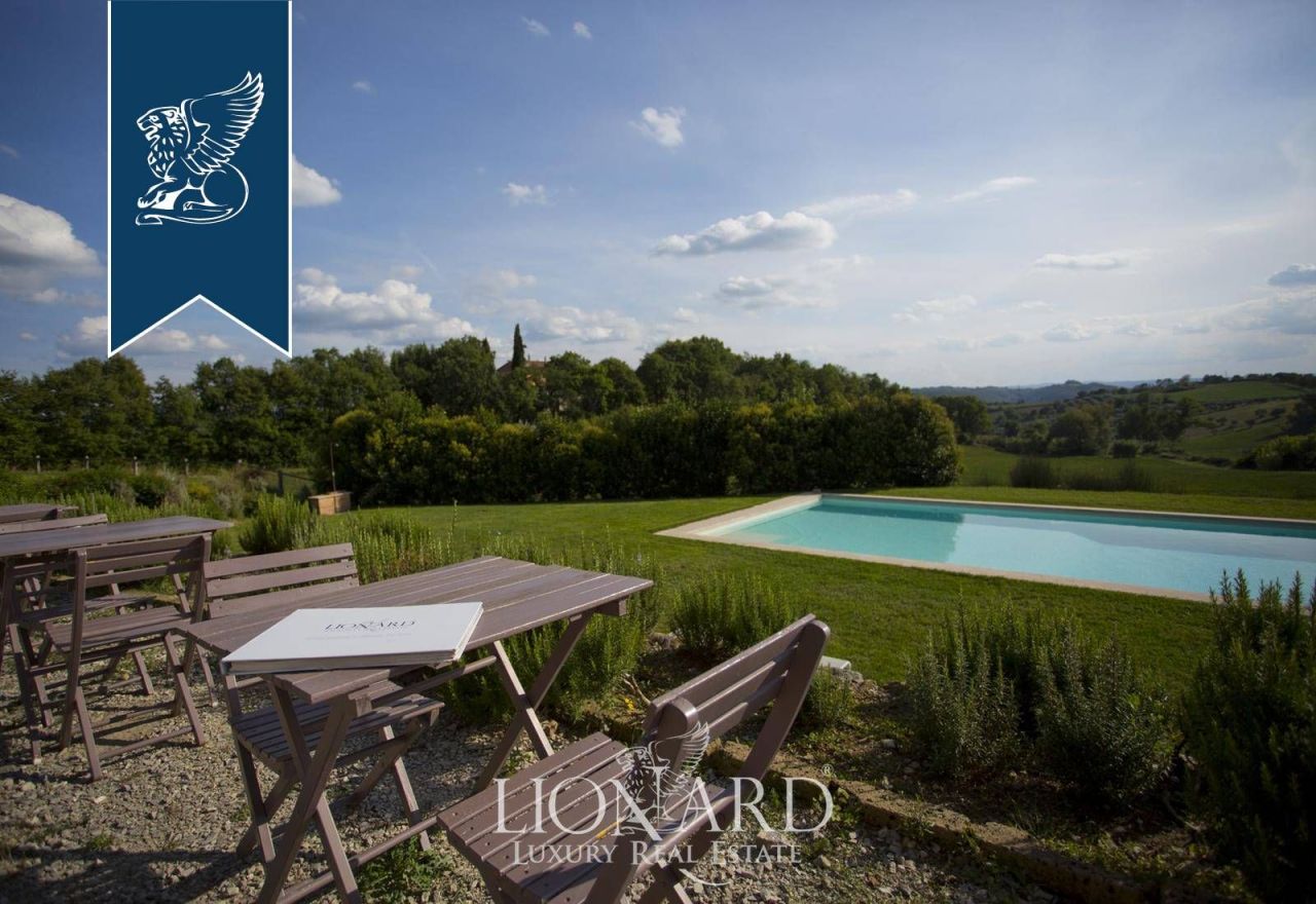 Granja en Montegabbione, Italia, 1 000 m² - imagen 14