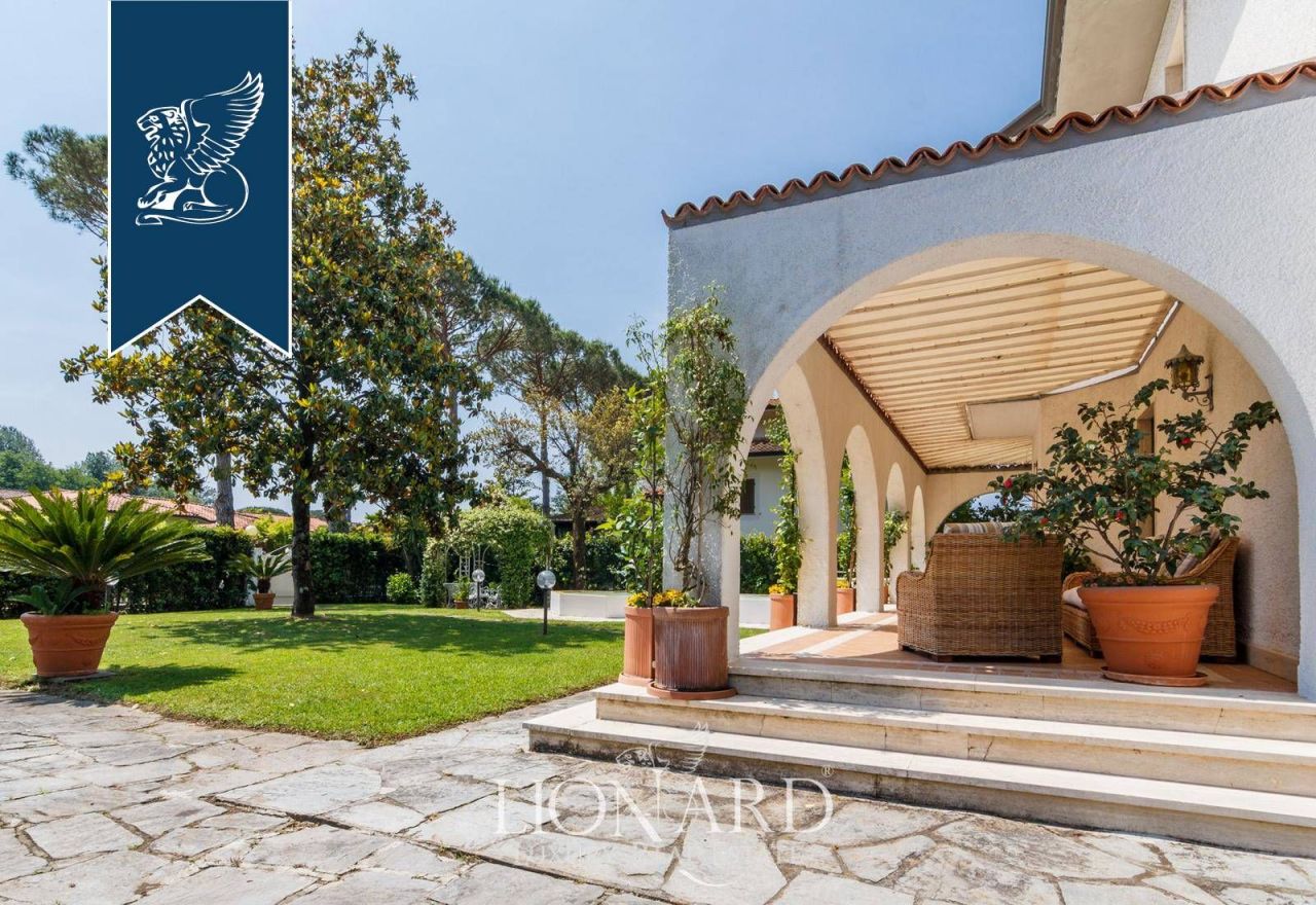 Villa in Forte dei Marmi, Italy, 216 m² - picture 14