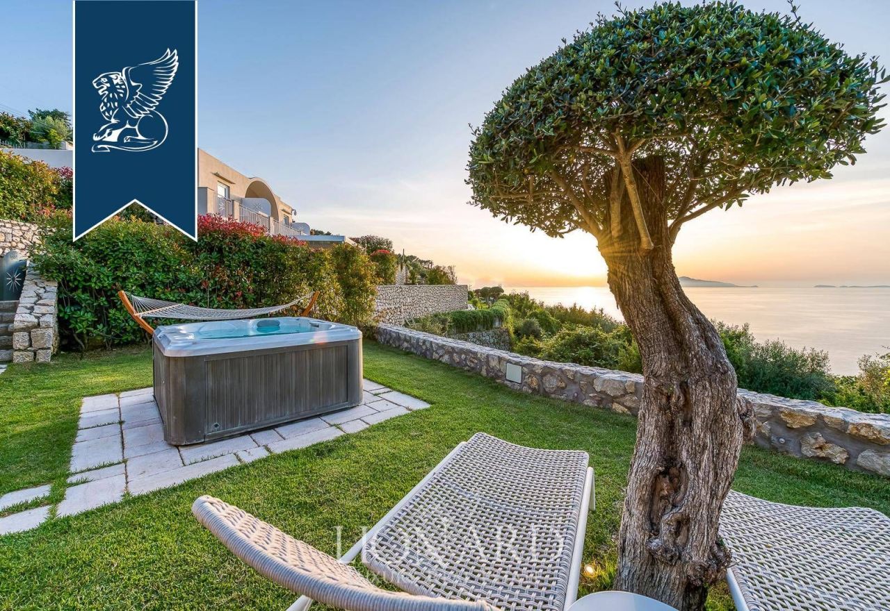Villa à Naples, Italie, 360 m² - image 14