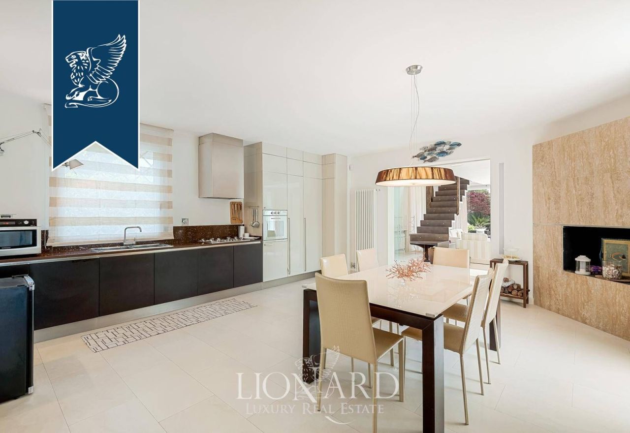 Villa à Forte dei Marmi, Italie, 300 m² - image 16