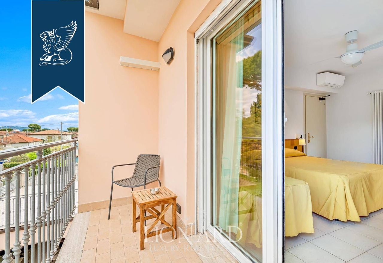 Hotel in Forte dei Marmi, Italy, 1 000 m² - picture 16