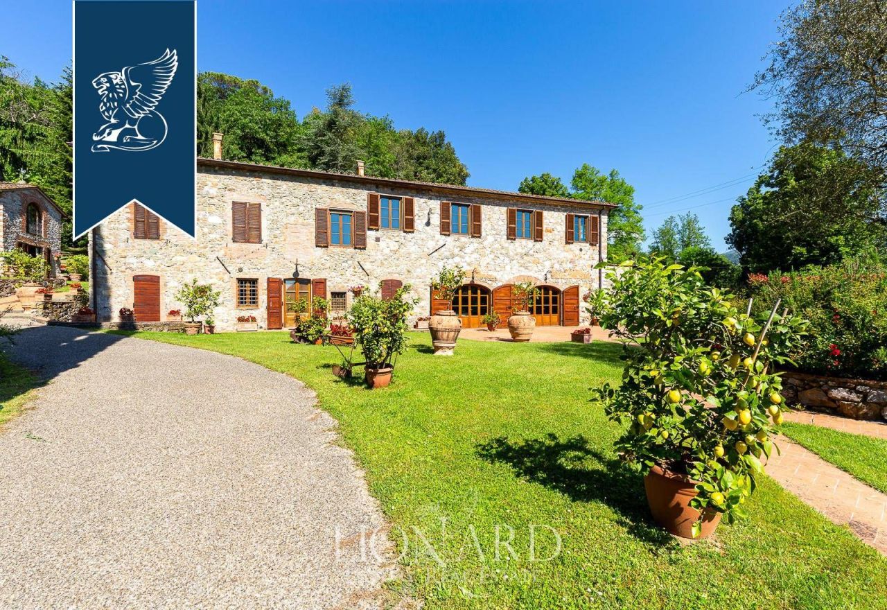 Farm in Lucca, Italy, 900 m² - picture 16