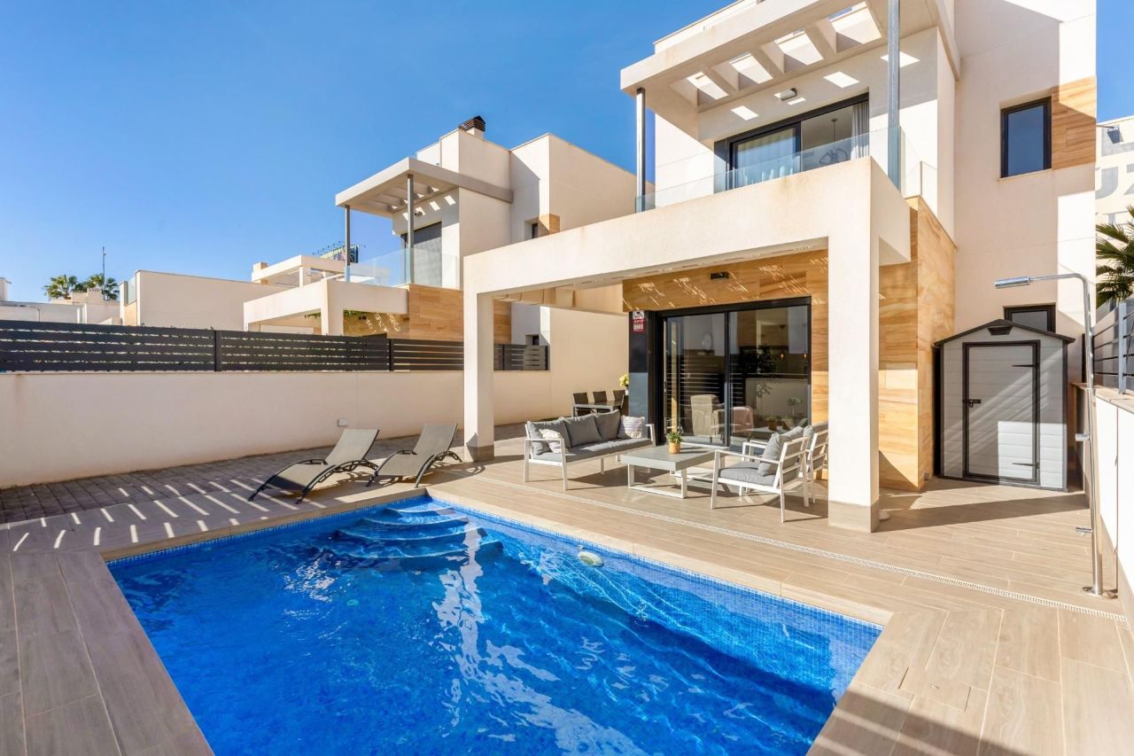 Villa en Torrevieja, España, 99 m² - imagen 1