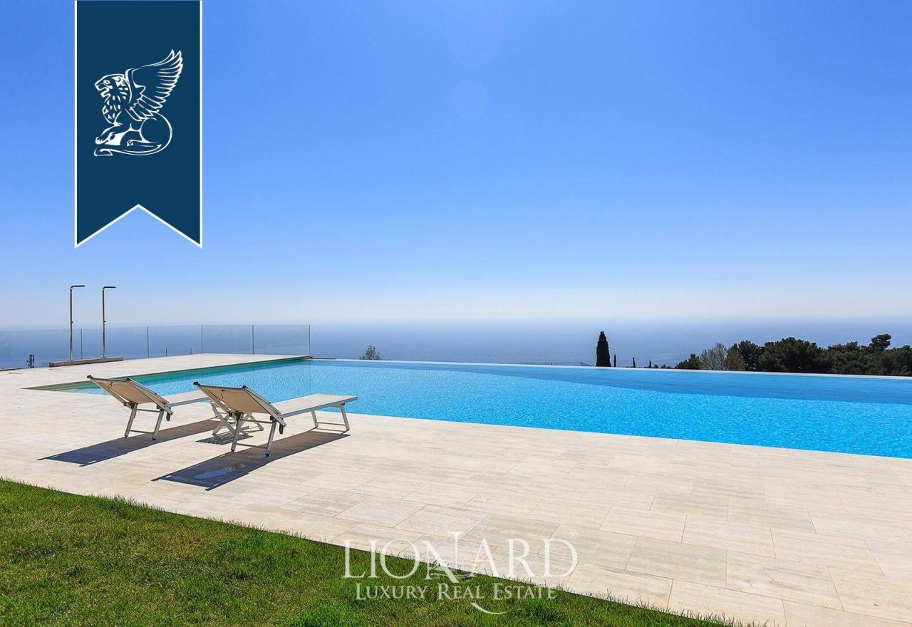 Villa à Imperia, Italie, 800 m² - image 16