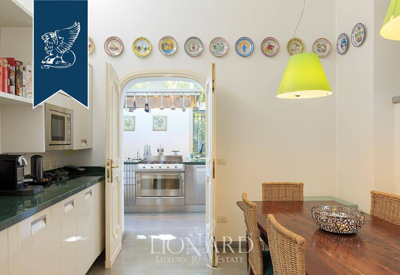 Villa in Arona, Italien, 1 000 m² - Foto 15