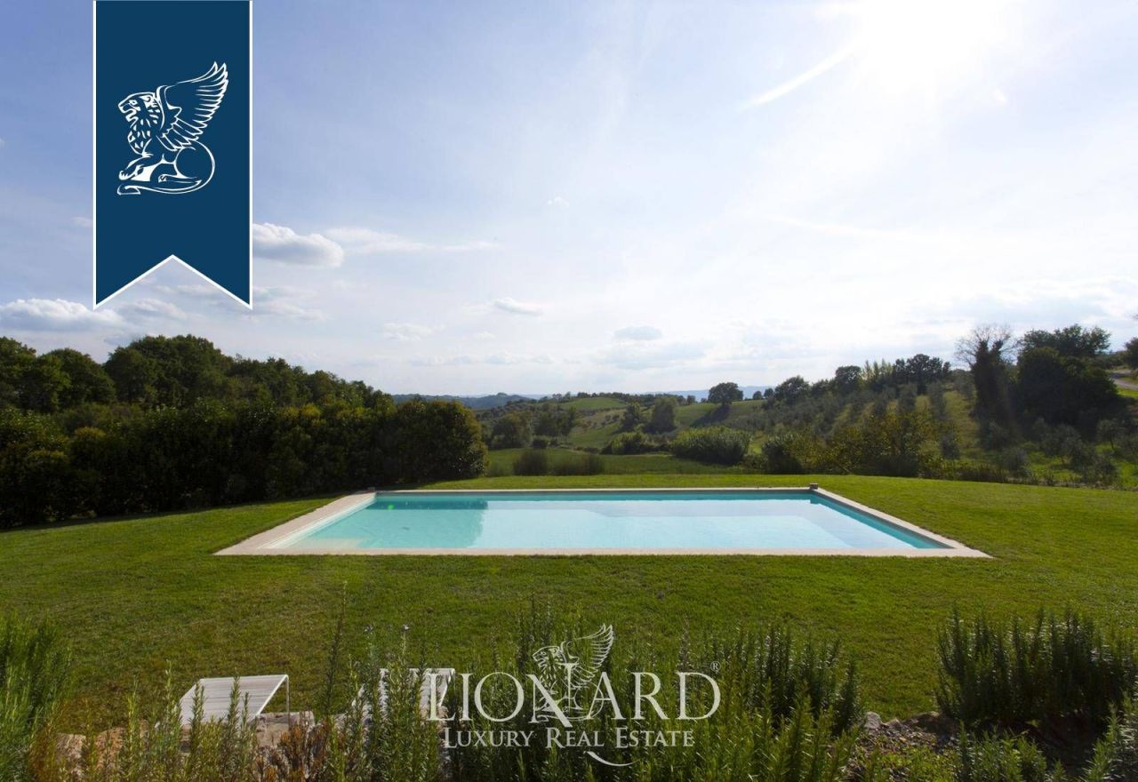 Granja en Montegabbione, Italia, 1 000 m² - imagen 15