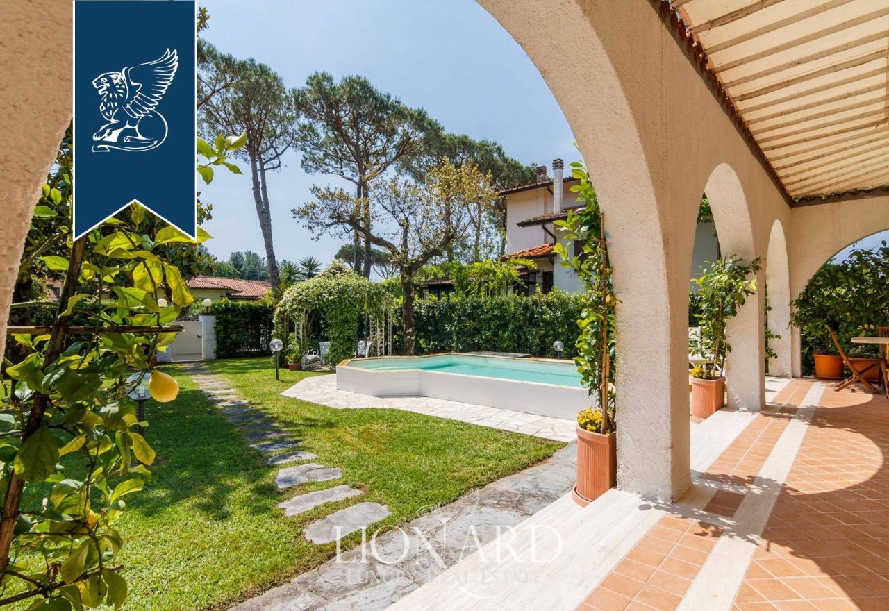 Villa in Forte dei Marmi, Italy, 216 m² - picture 15