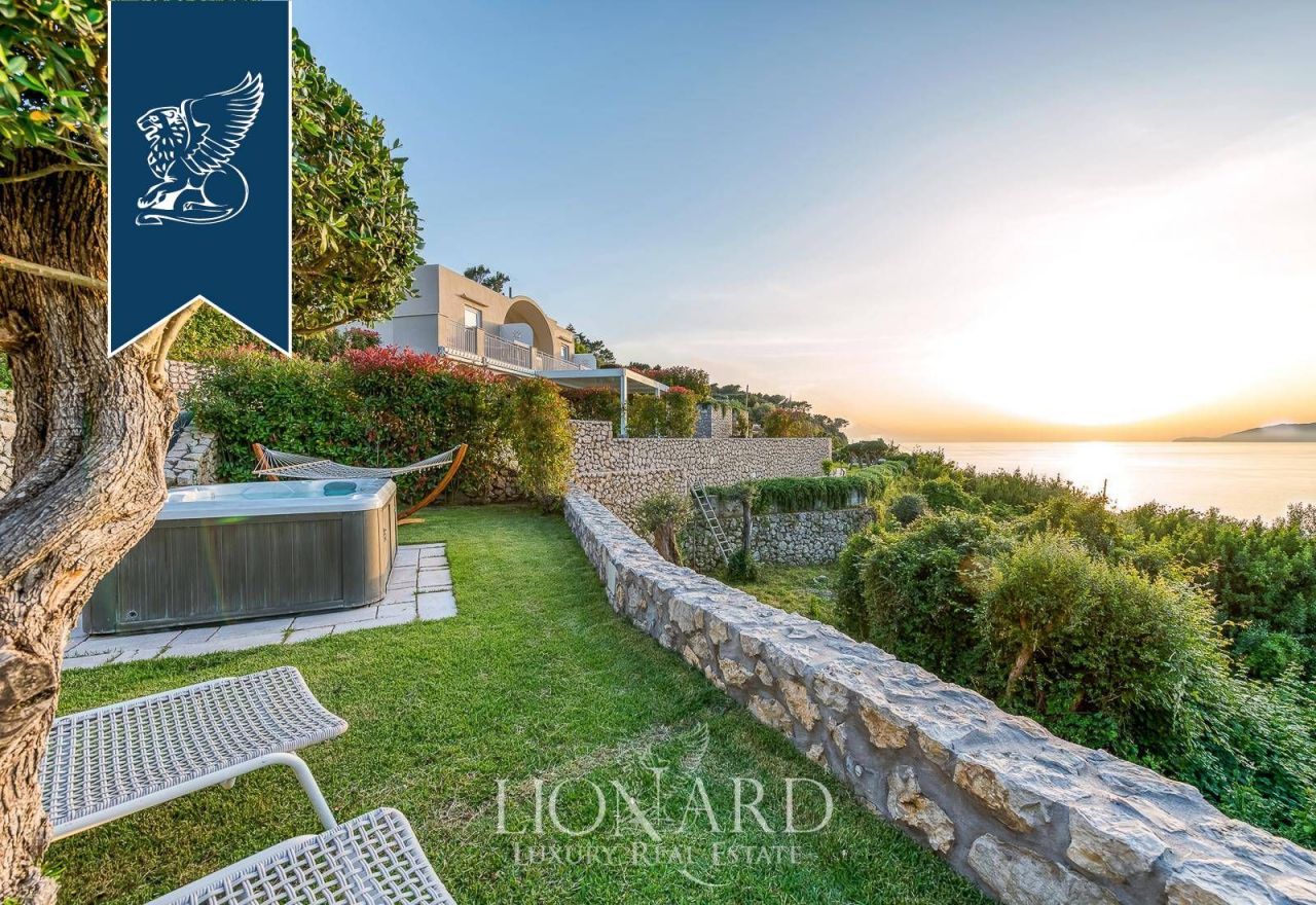 Villa à Naples, Italie, 360 m² - image 15