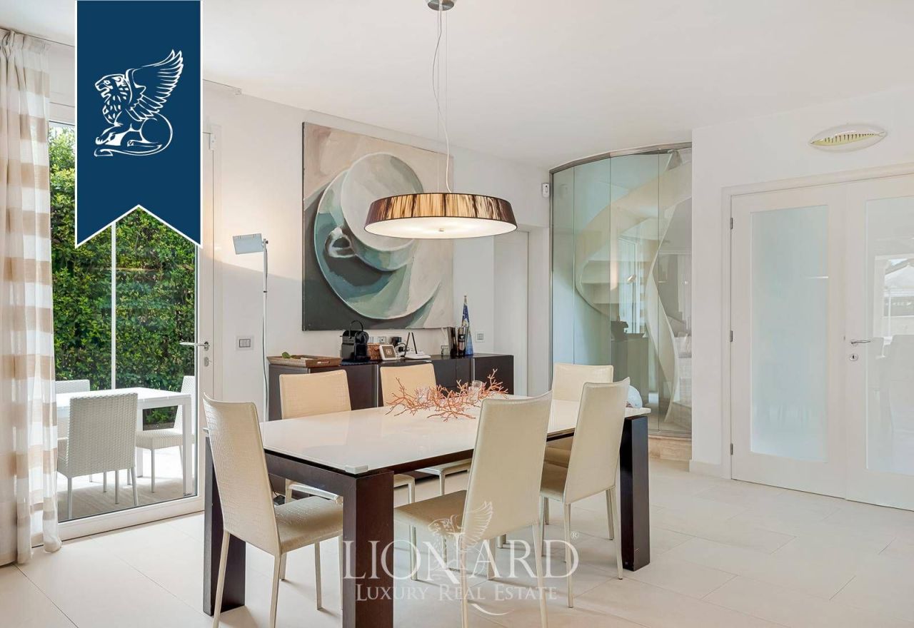 Villa à Forte dei Marmi, Italie, 300 m² - image 17