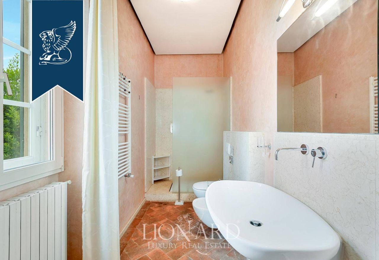 Hotel en Lucca, Italia, 480 m² - imagen 17