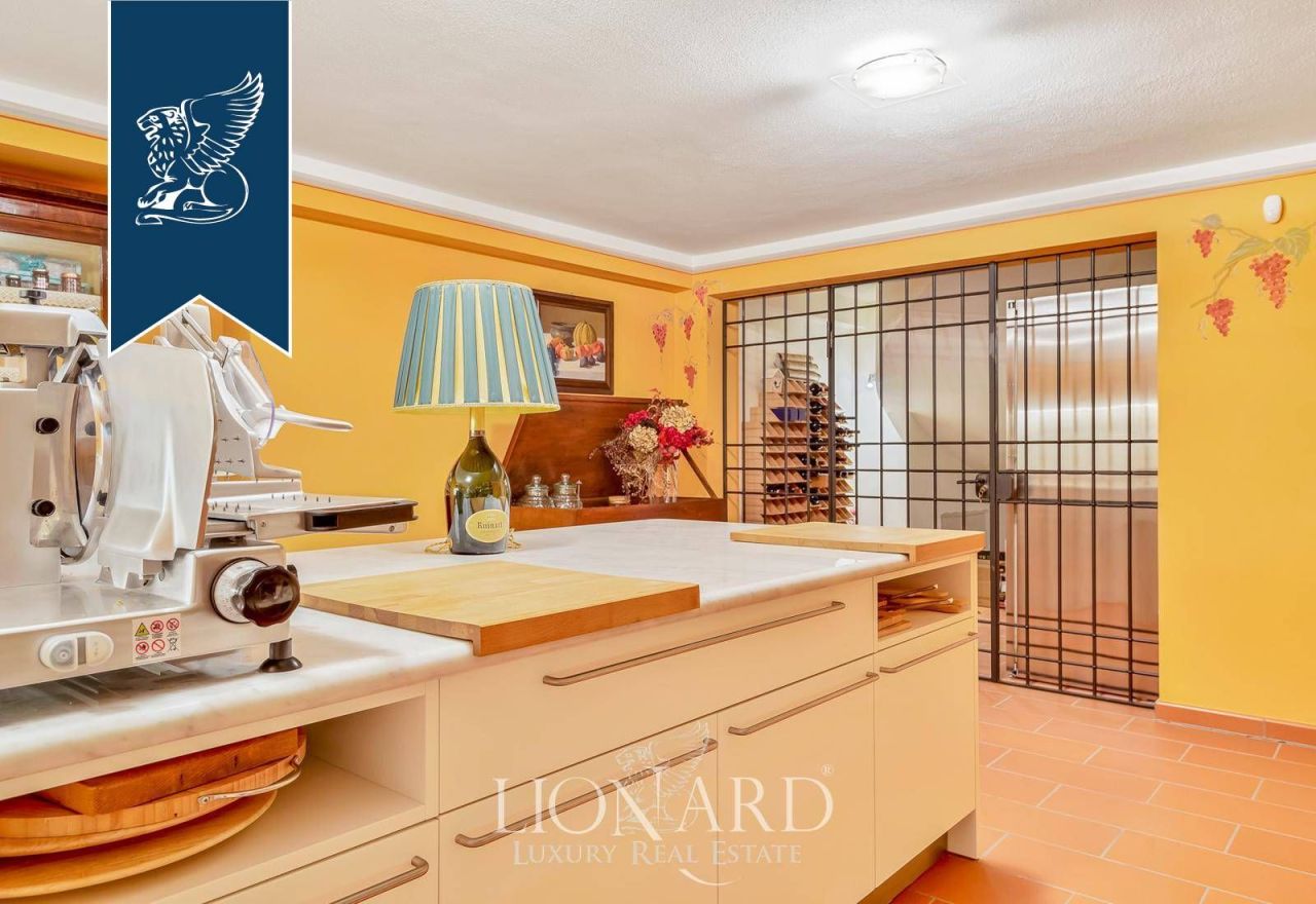 Villa à Capannori, Italie, 600 m² - image 17