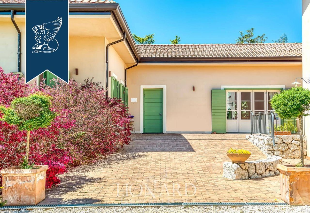 Granja en Frosinone, Italia, 2 000 m² - imagen 17