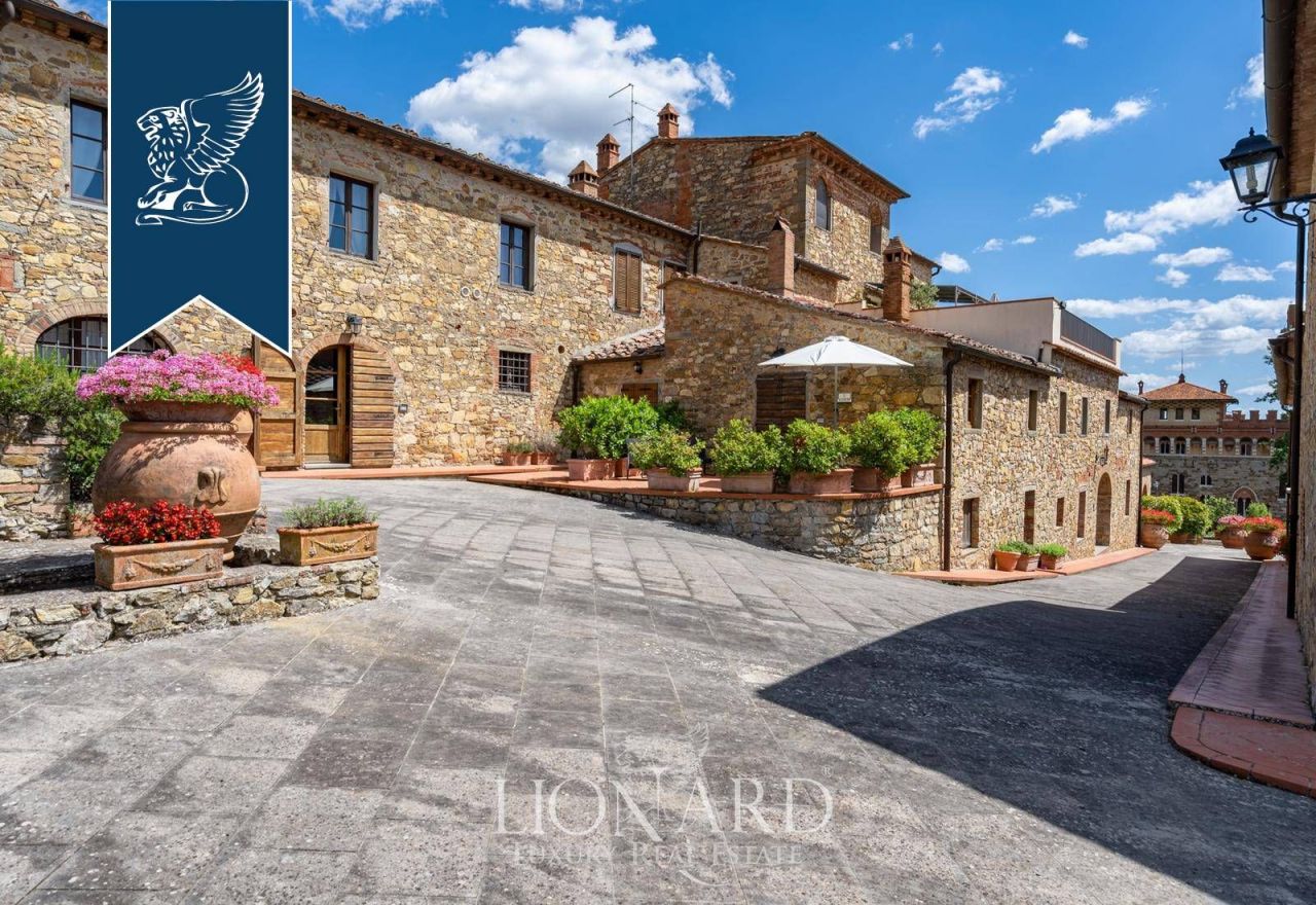 Farm in Arezzo, Italy, 1 500 m² - picture 17