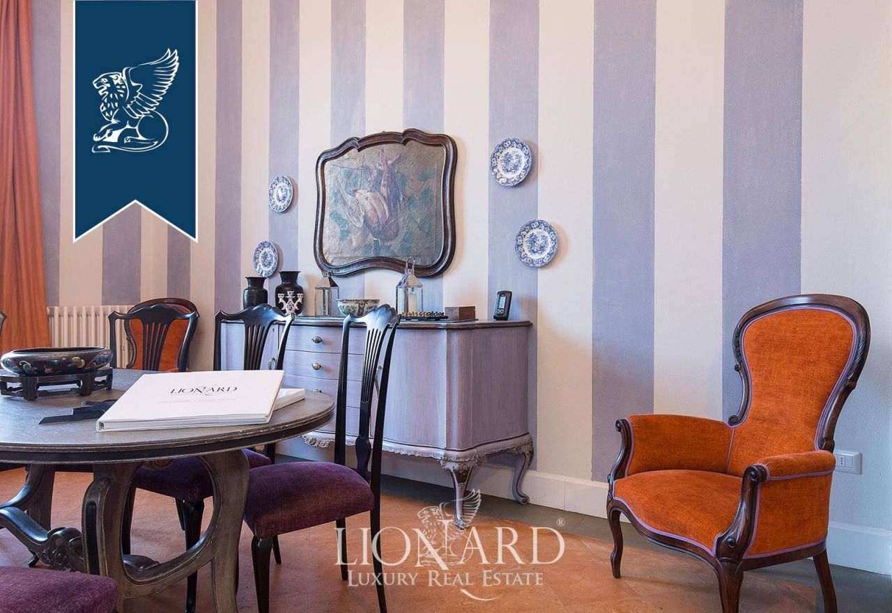 Villa en Porto Valtravaglia, Italia, 2 000 m² - imagen 16