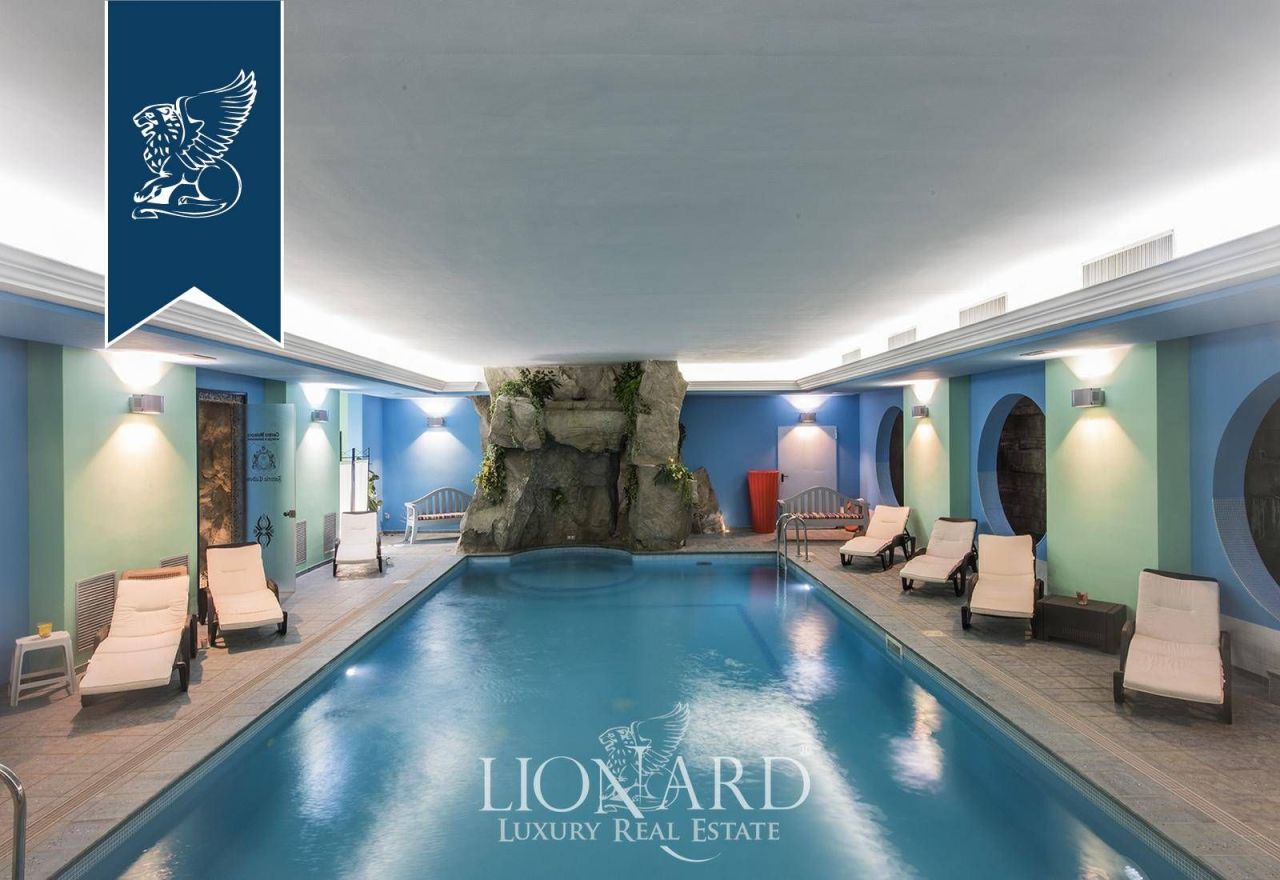 Granja en Arezzo, Italia, 2 385 m² - imagen 17