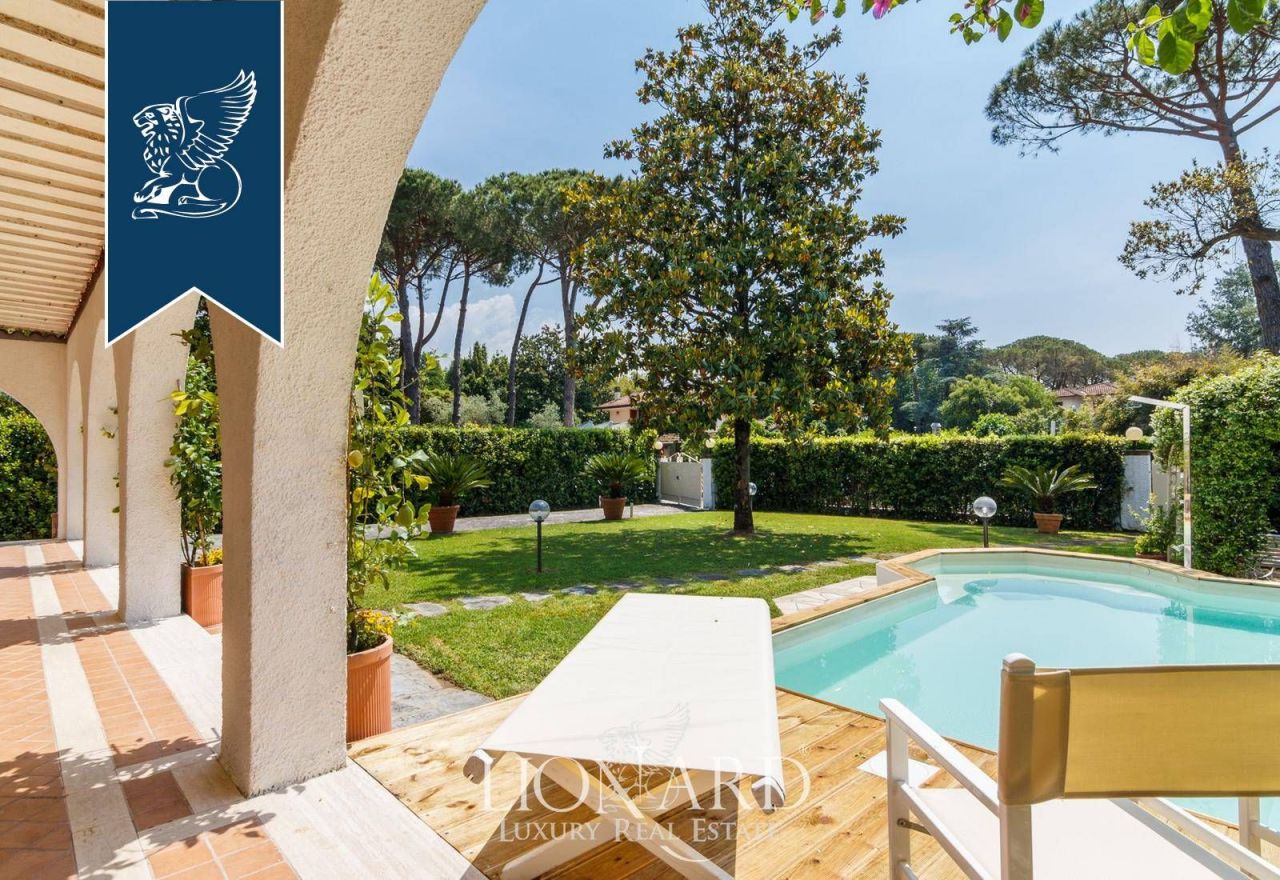 Villa in Forte dei Marmi, Italy, 216 m² - picture 16