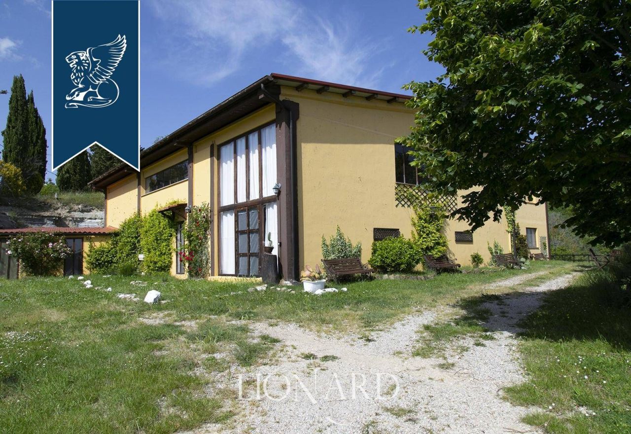 Granja en Perugia, Italia, 2 000 m² - imagen 16