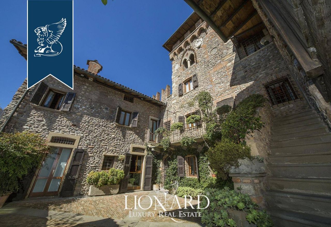 Castle in Bergamo, Italy, 850 m² - picture 17