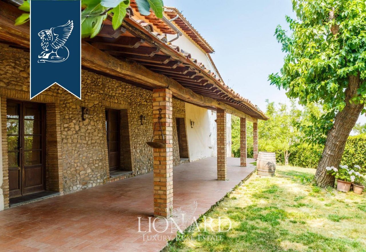 Granja en Montespertoli, Italia, 837 m² - imagen 18