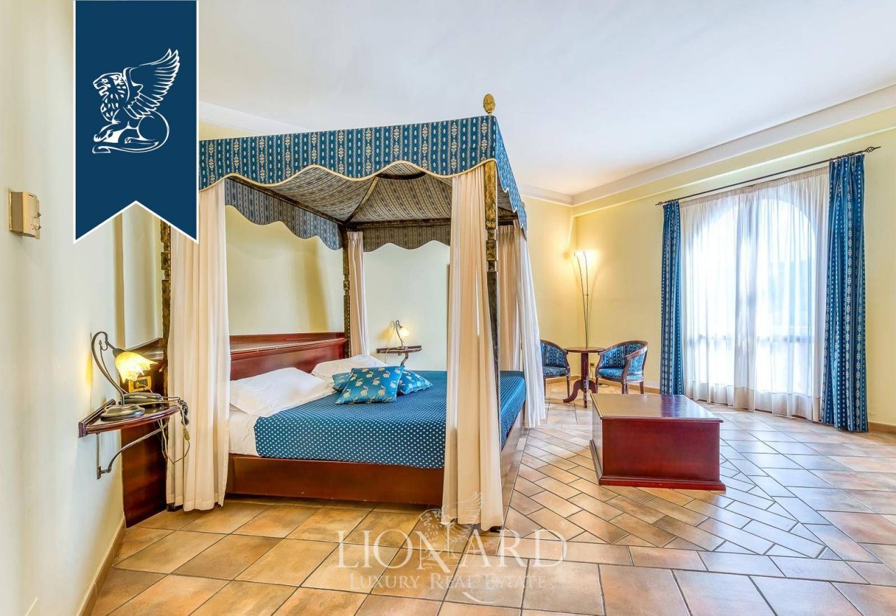 Castle in Avellino, Italy, 6 000 m² - picture 18