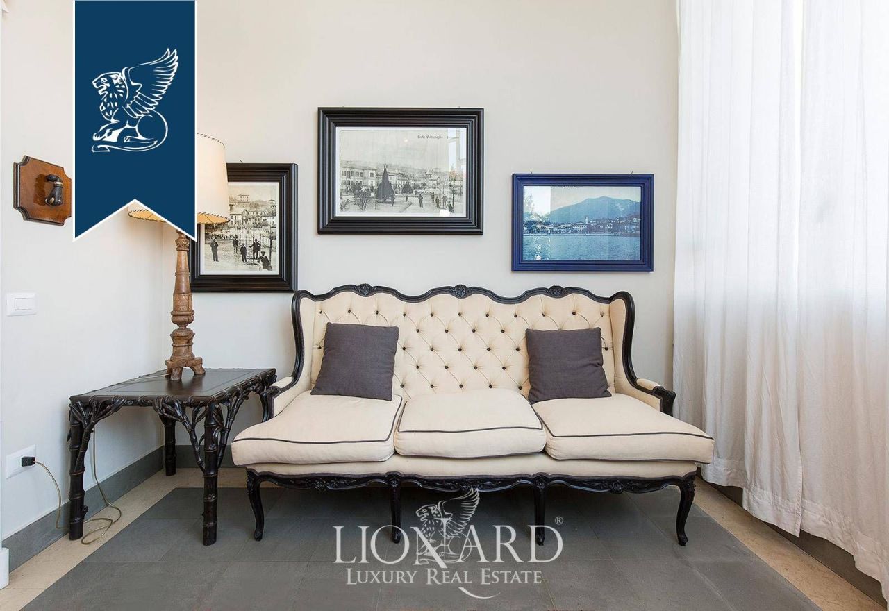 Villa en Porto Valtravaglia, Italia, 2 000 m² - imagen 17