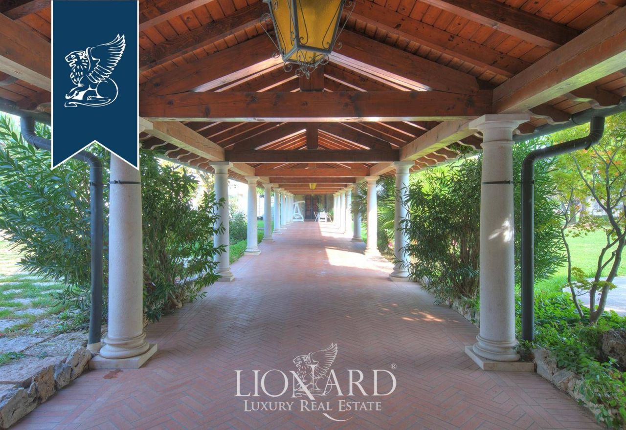 Villa in Brescia, Italy, 600 m² - picture 16