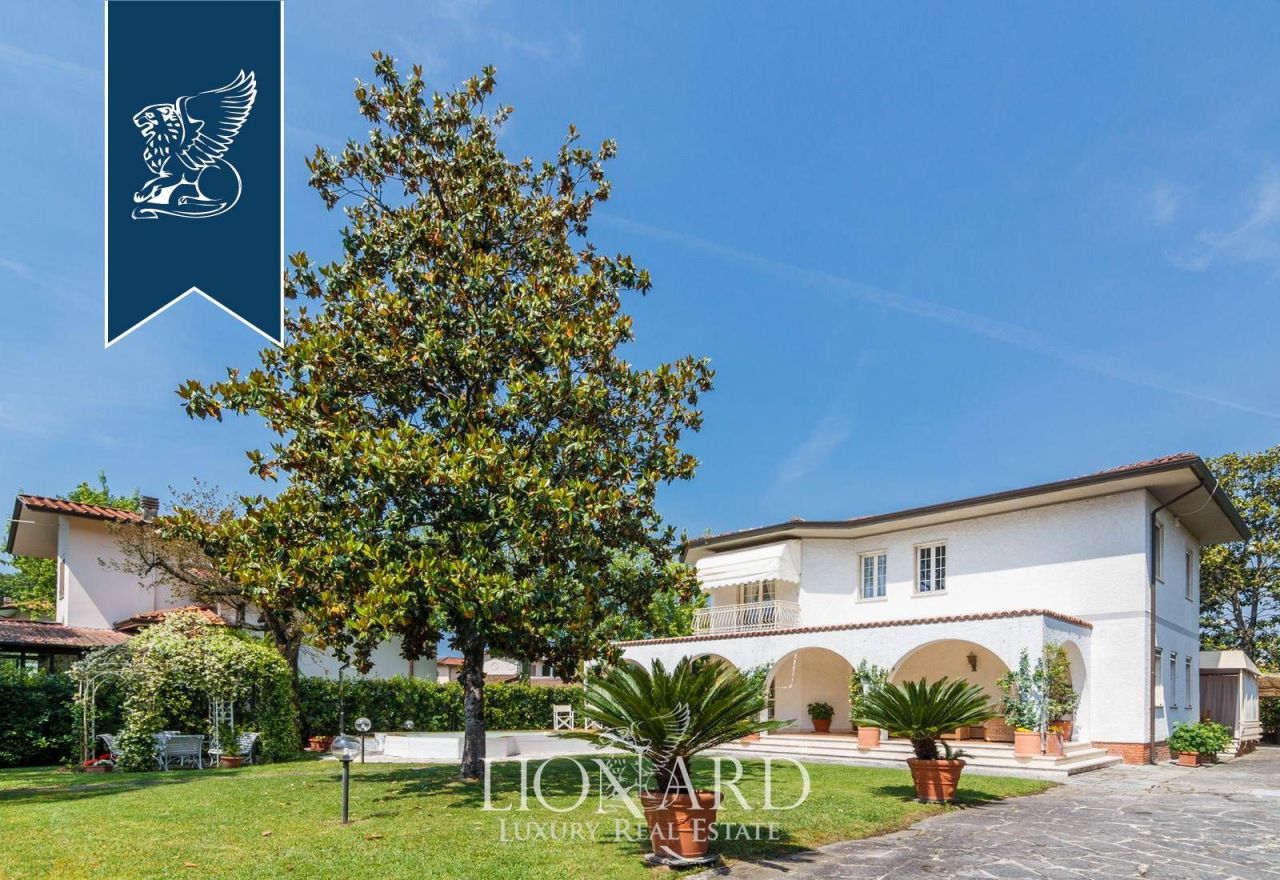 Villa in Forte dei Marmi, Italy, 216 m² - picture 17