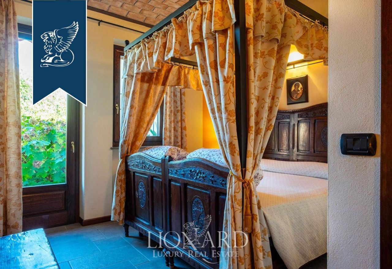 Villa in Cuneo, Italy, 700 m² - picture 17