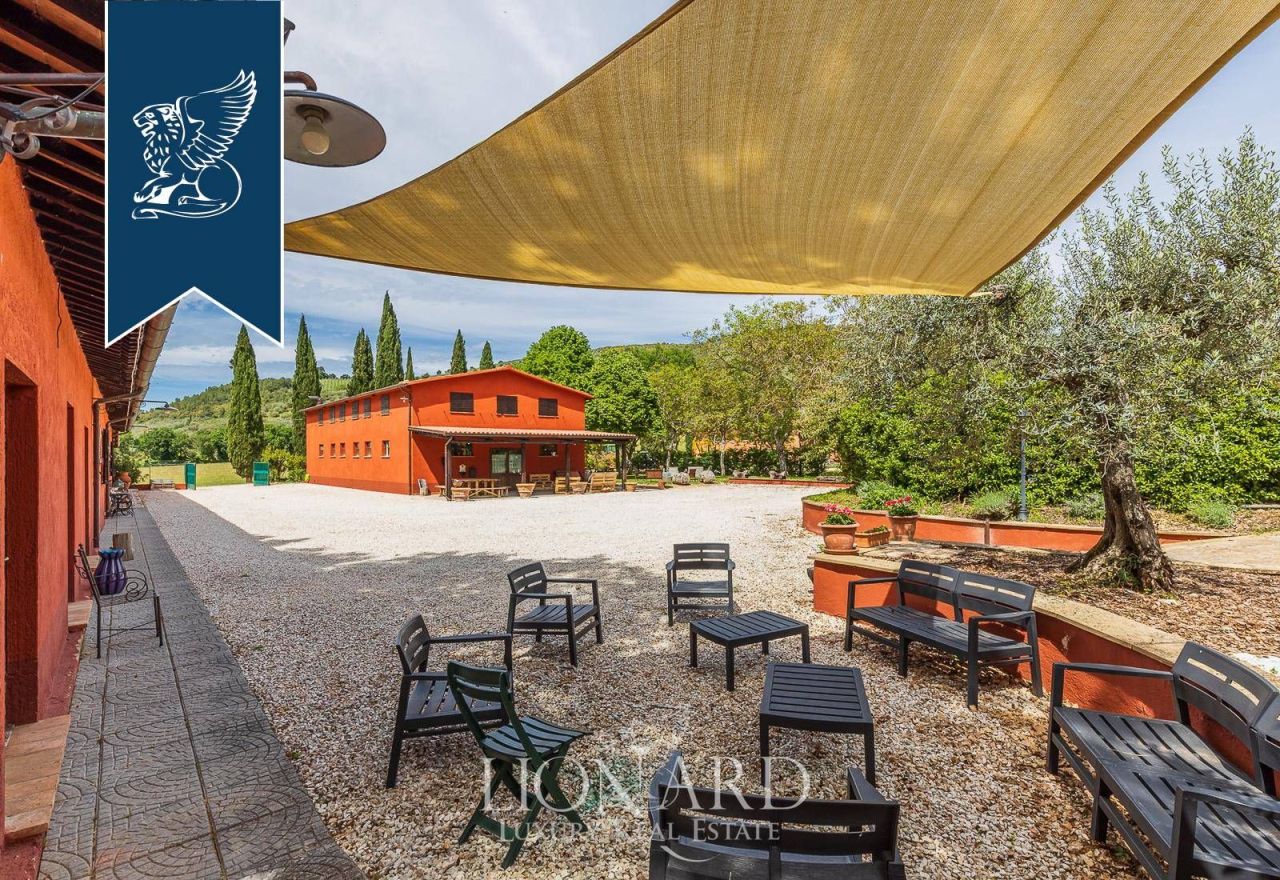 Granja en Spoleto, Italia, 1 064 m² - imagen 18