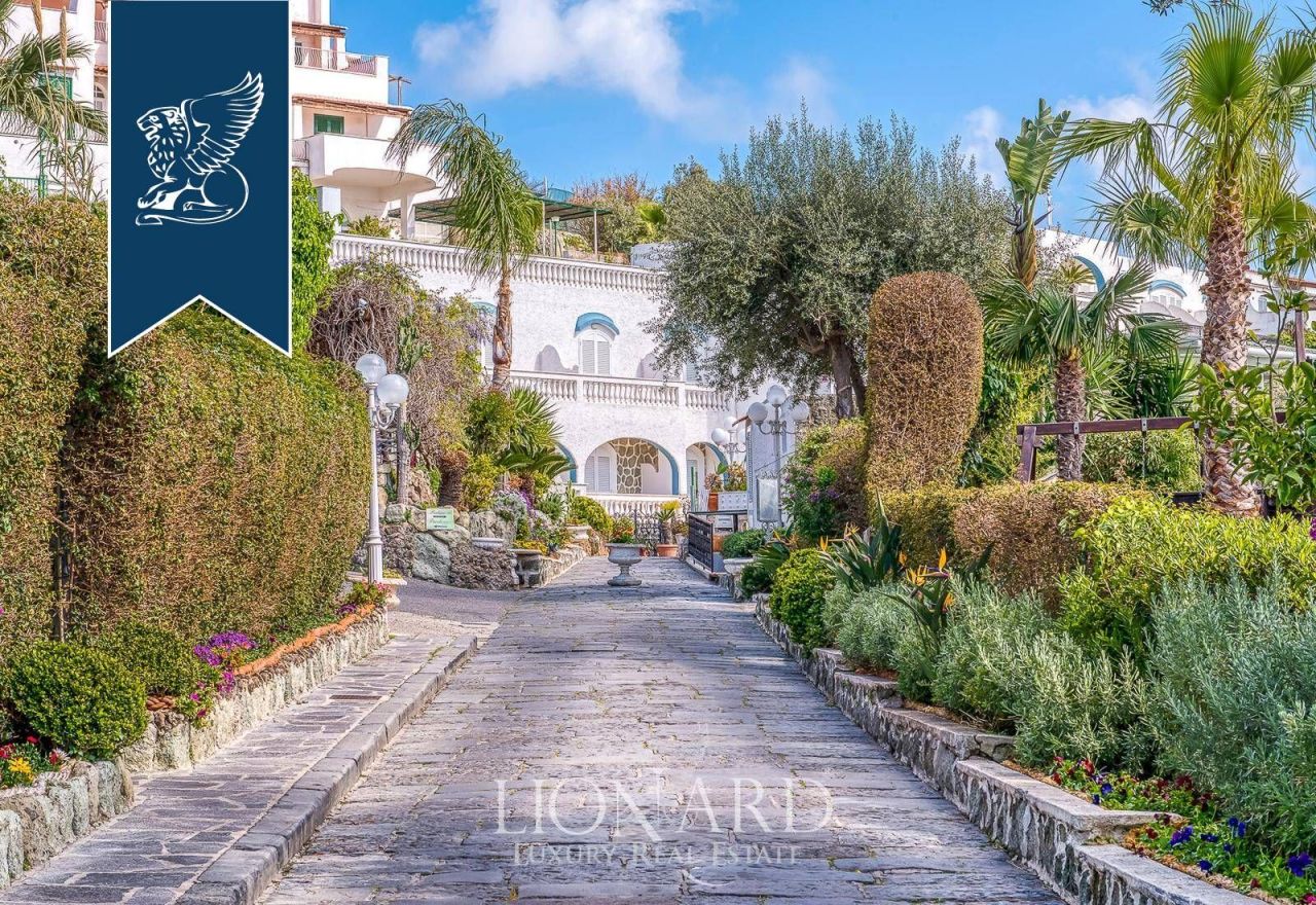 Hôtel à Naples, Italie, 7 456 m² - image 19