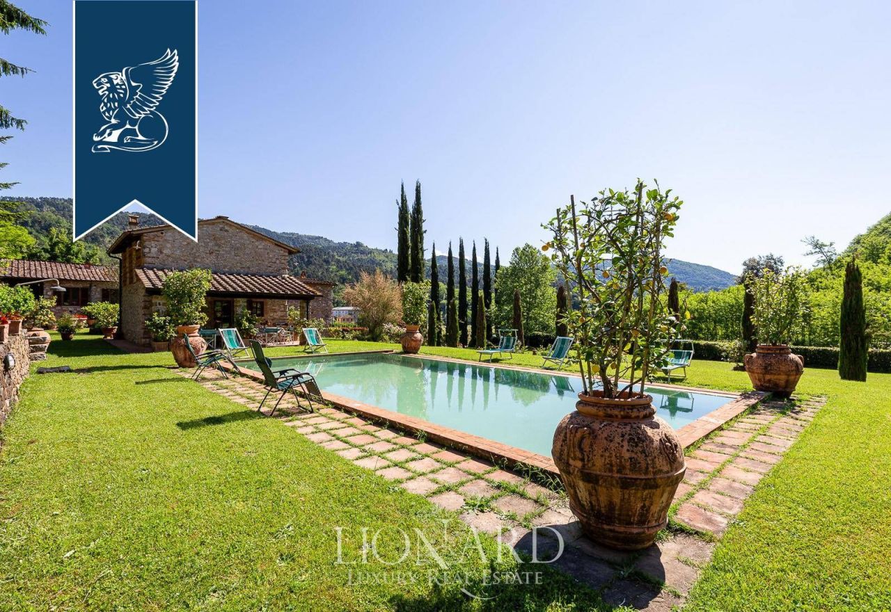 Farm in Lucca, Italy, 900 m² - picture 19