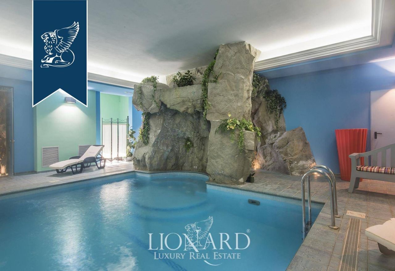 Granja en Arezzo, Italia, 2 385 m² - imagen 19