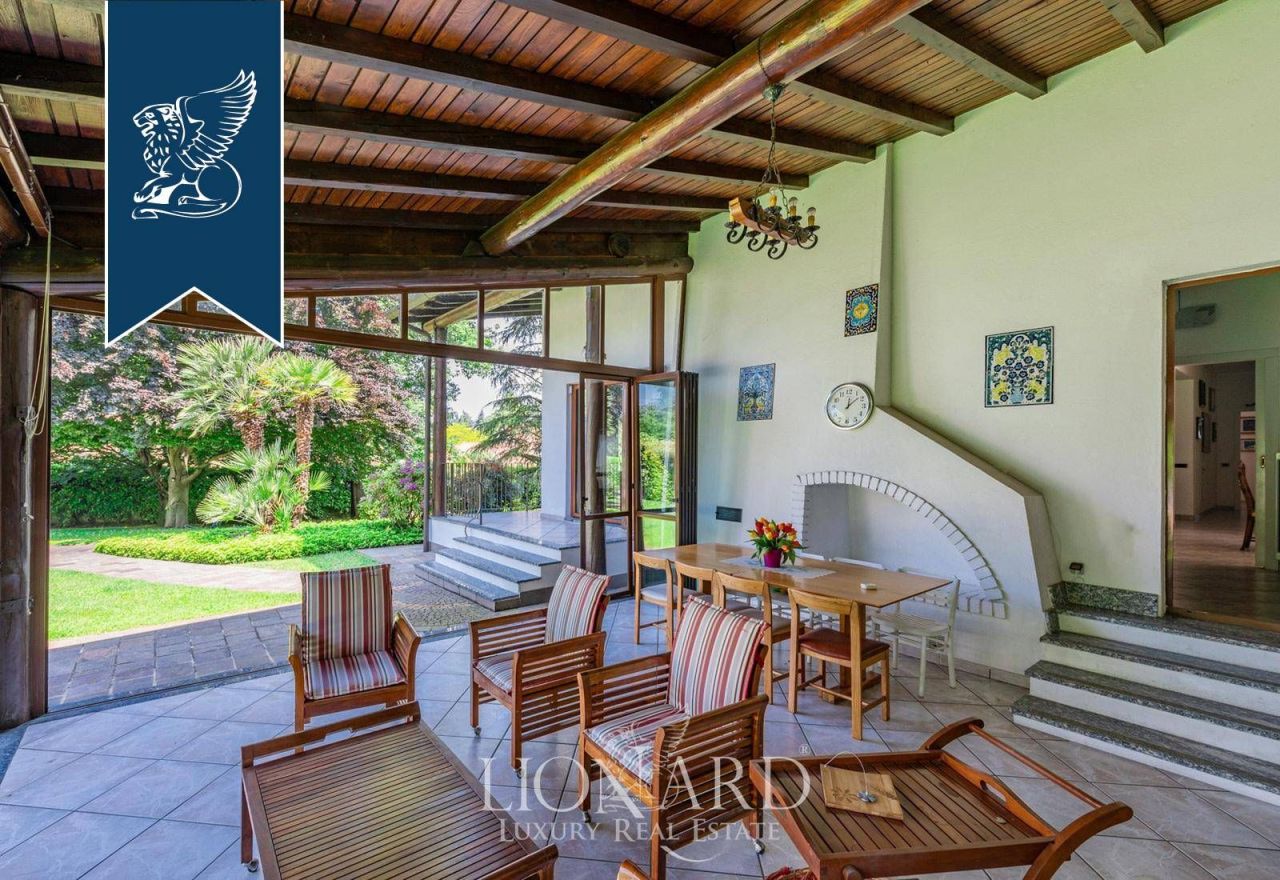 Villa in Lesmo, Italy, 550 m² - picture 17