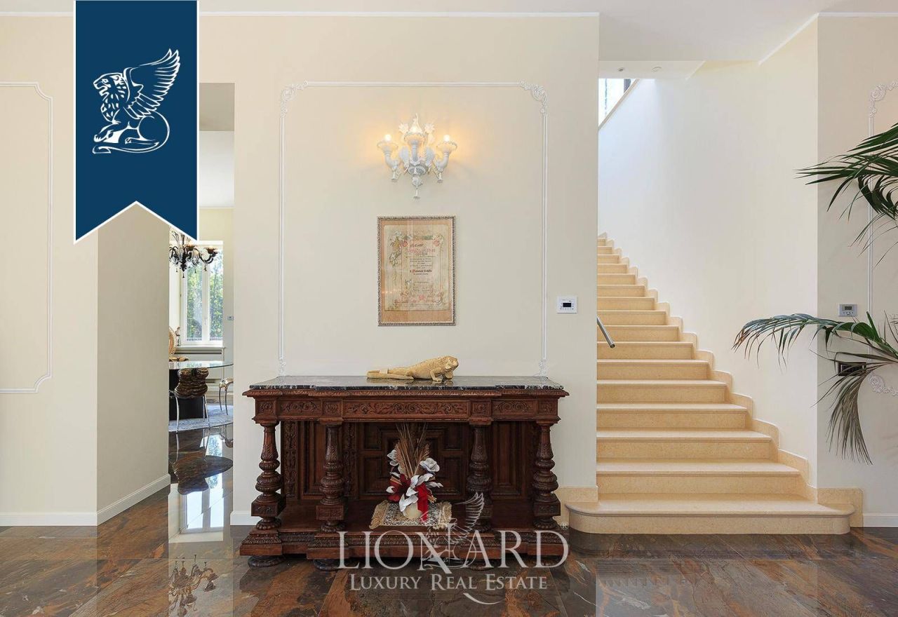Villa in Bergamo, Italy, 2 196 m² - picture 17