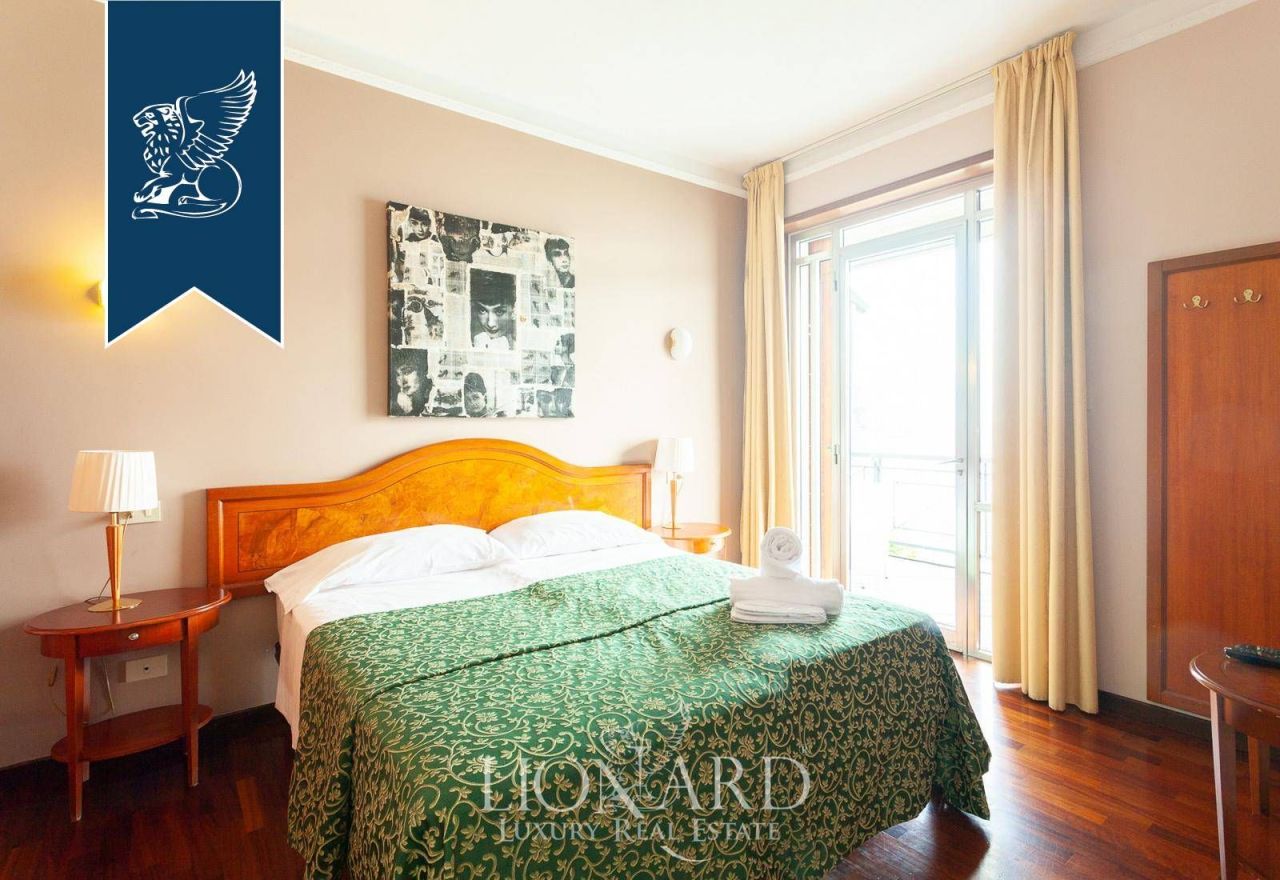 Villa in Brescia, Italy, 450 m² - picture 18