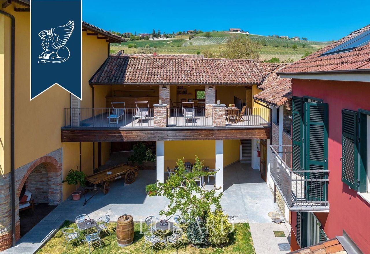 Farm in Asti, Italy, 1 000 m² - picture 18