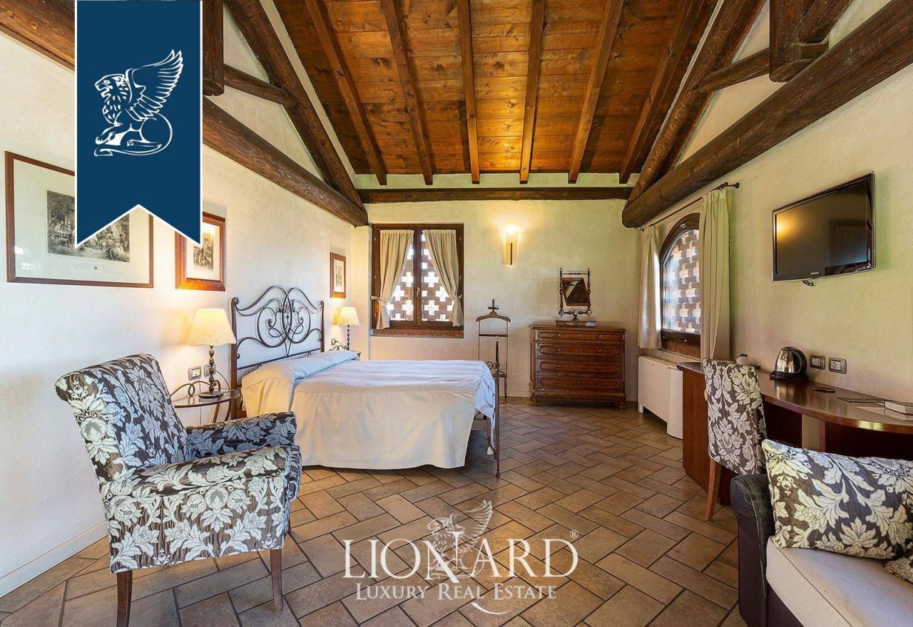 Granja en Monza, Italia, 3 700 m² - imagen 19