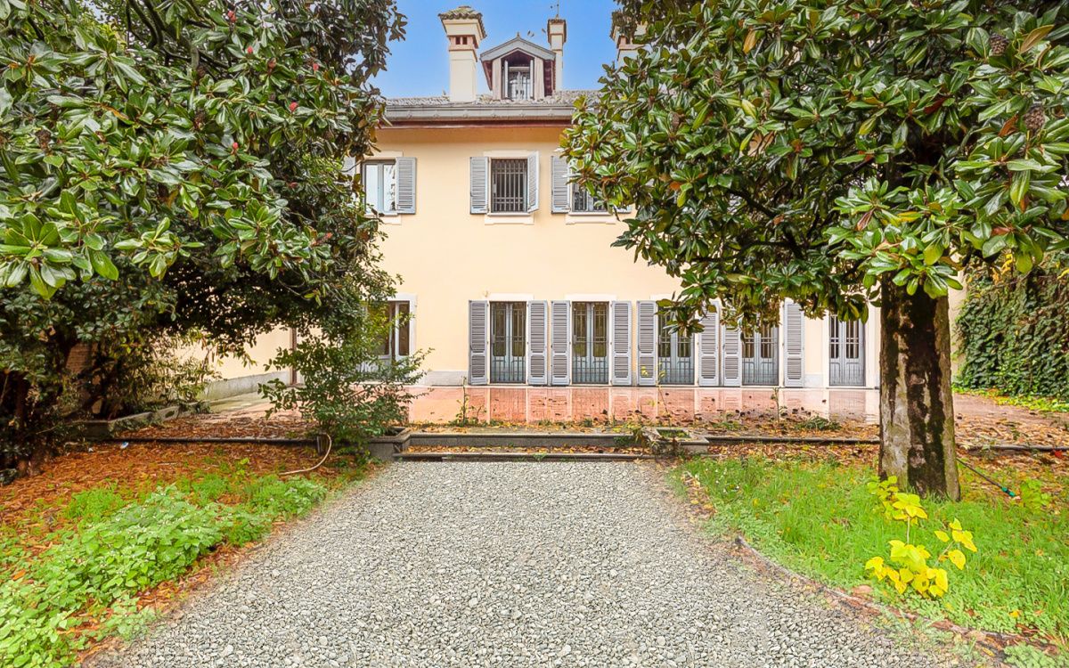House in Milan, Italy, 780 m² - picture 1